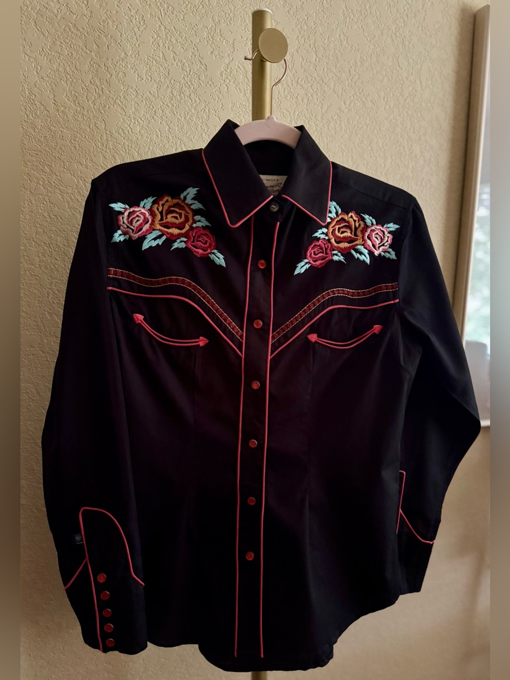 Rockmount Ranch Wear Vintage Rose Embroidered Snap Shirt / Black / Size Small